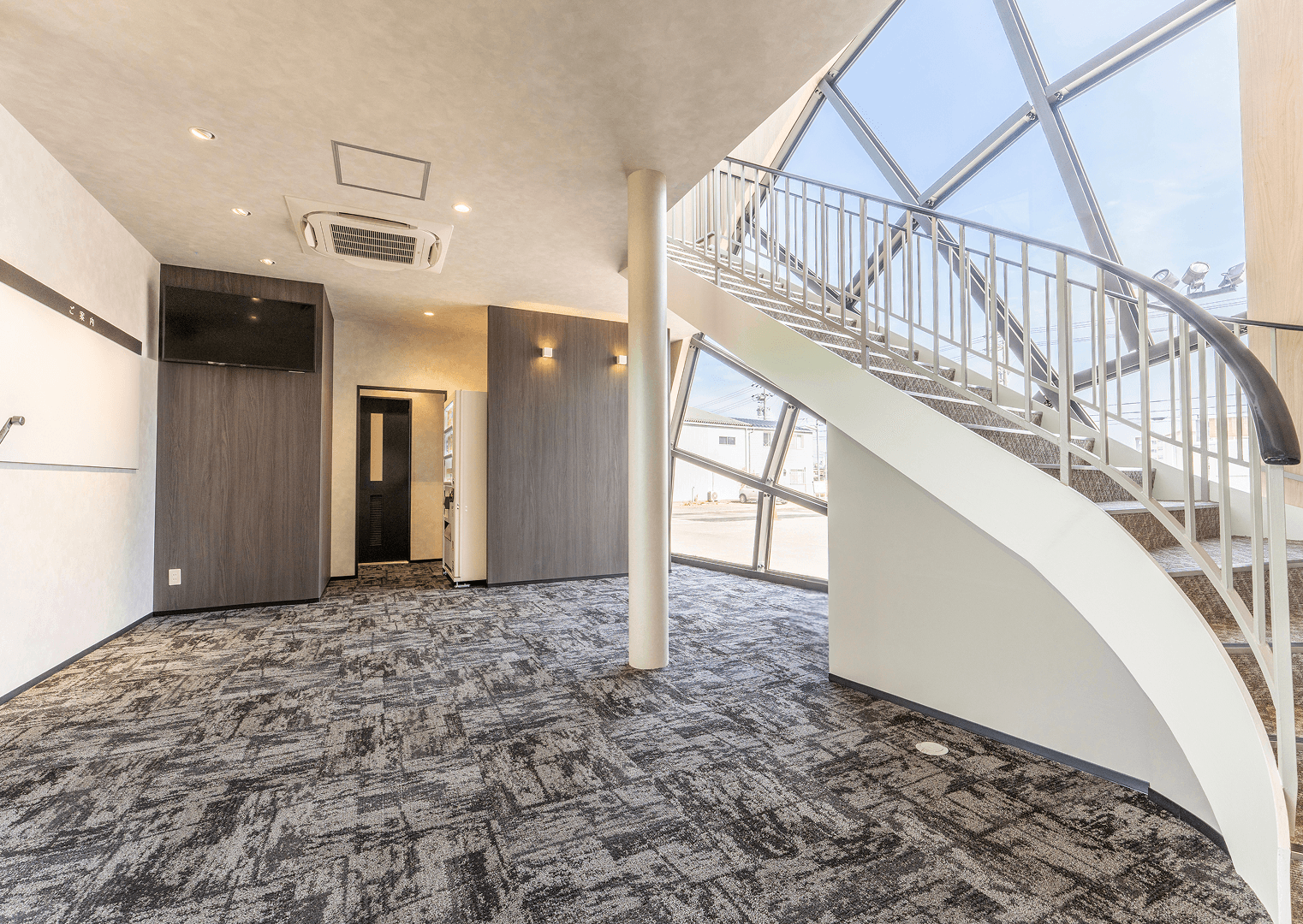 練習の余韻を味わう
くつろぎのカフェスペース。 - 2